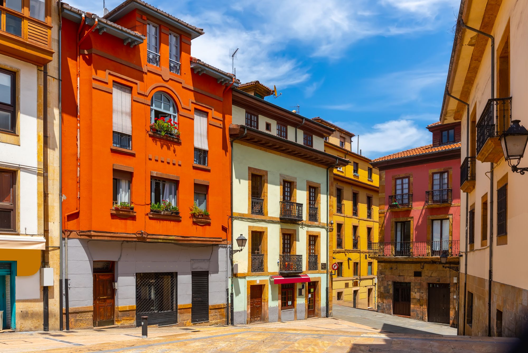 Gran oferta de pisos, casas, locales comerciales en Oviedo