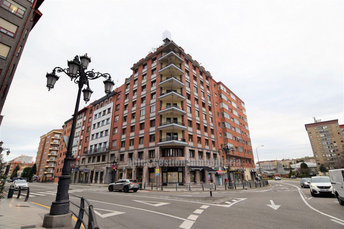 Le ayudamos a encontrar la casa de sus sueños en Oviedo.  en Oviedo