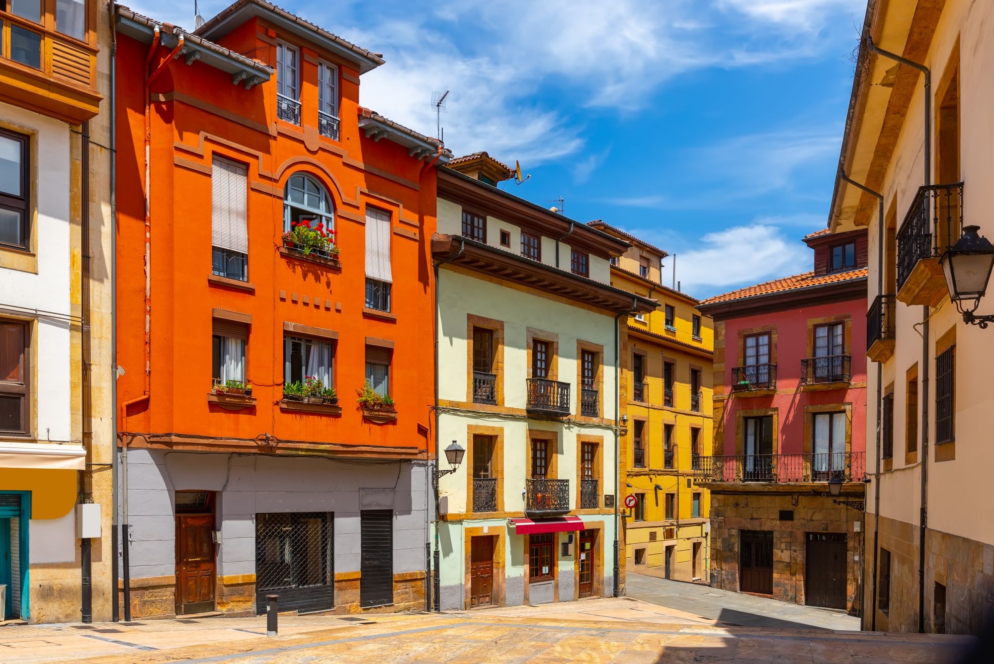 Gran oferta de pisos, casas, locales comerciales en Oviedo.  en Oviedo